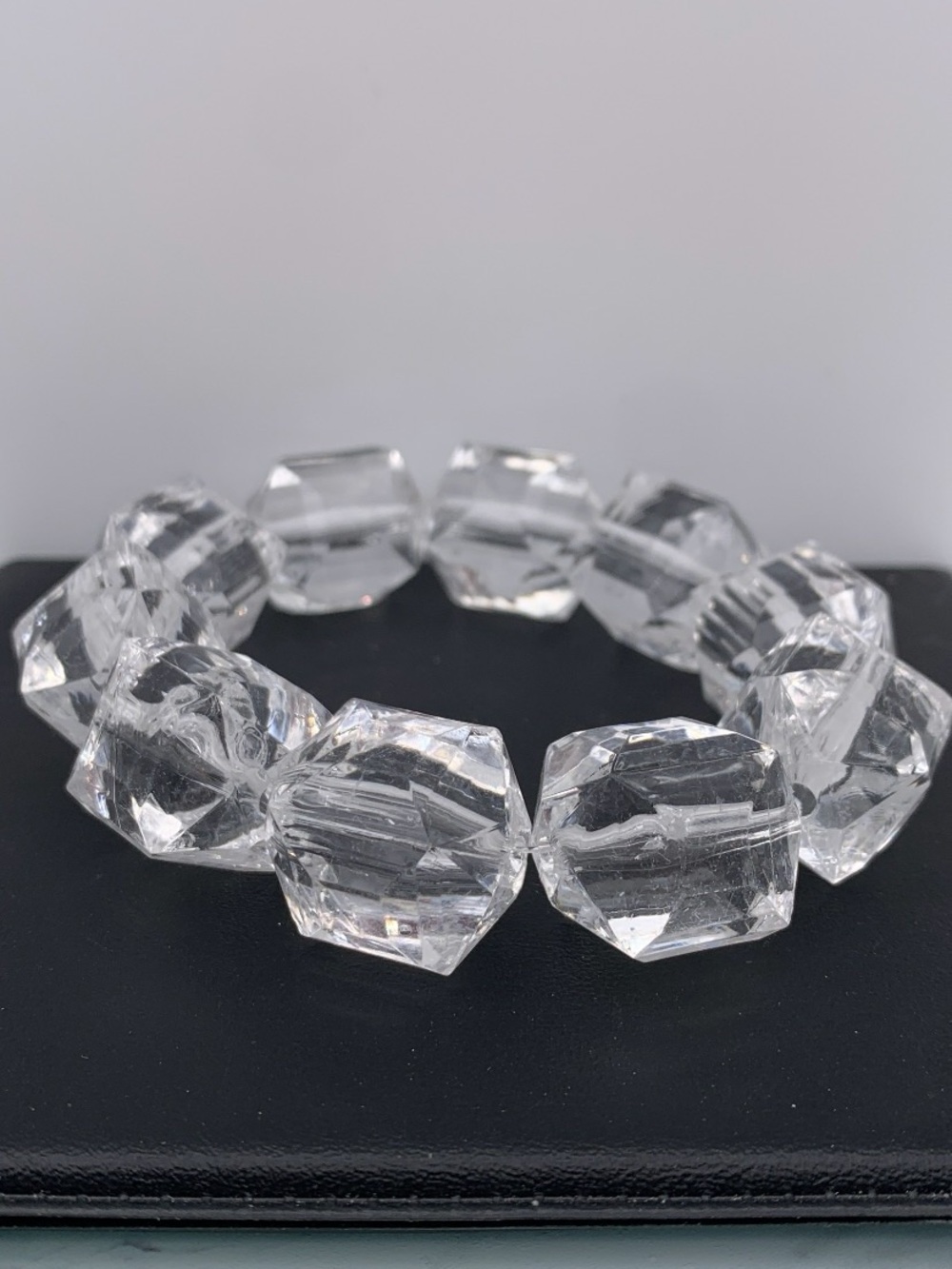 Chunky faceted Clear acrylic Beaded Stretch Bracelet - Unbranded